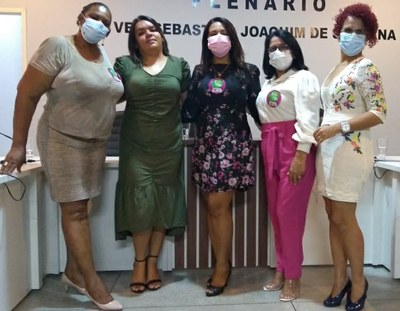 Ivete Leão, vereadora Keilla, vereadora Sebastiana, vereadora Vera Leal e Eliane Suzart.